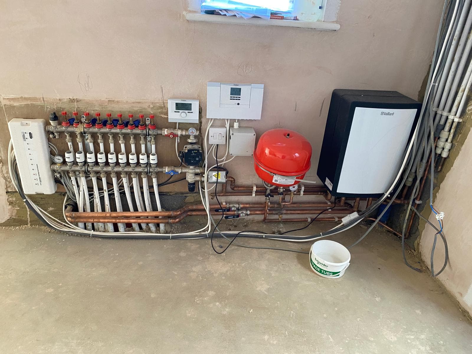 Vaillant boiler, underfloor heating manifold and expansion vessel installed by LJS in a Stevenage home