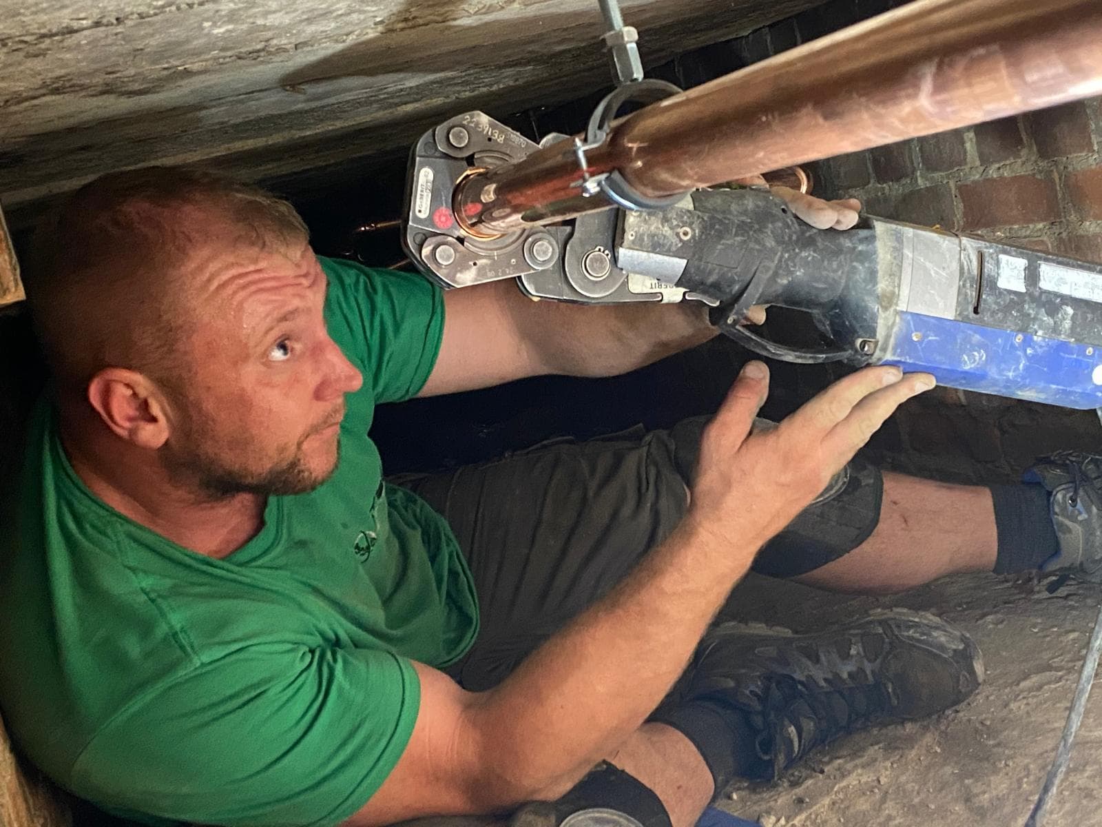 LJS plumber press fitting new copper pipework under the floor of a Stevenage home